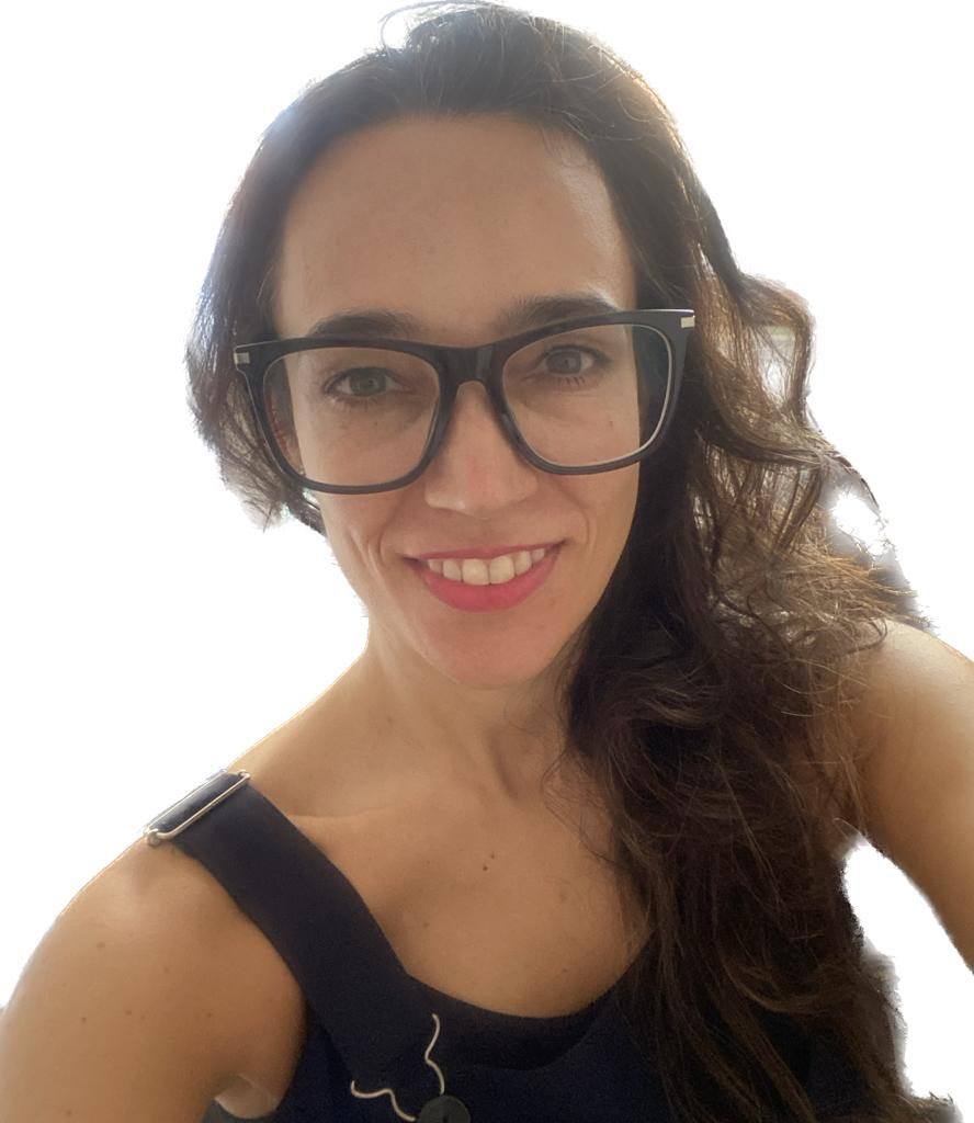 Foto de María José Villasante con anteojos